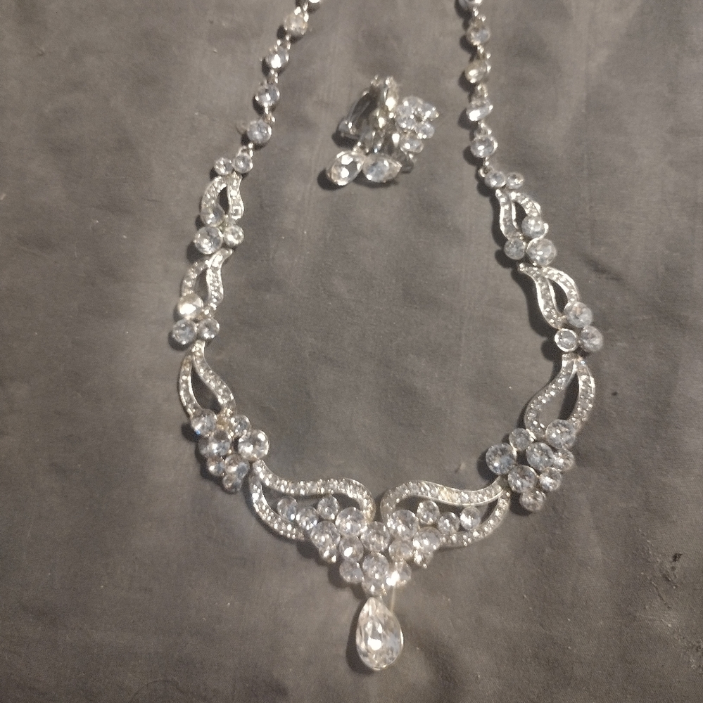 Bridal necklace with clip on earrings